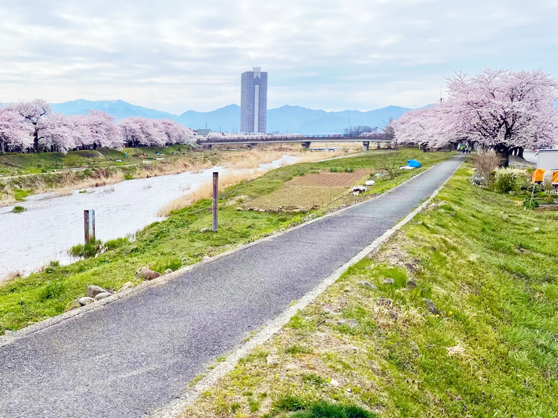 須川河岸堤プロムナード