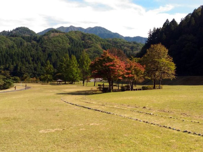 内の倉ダム湖畔公園